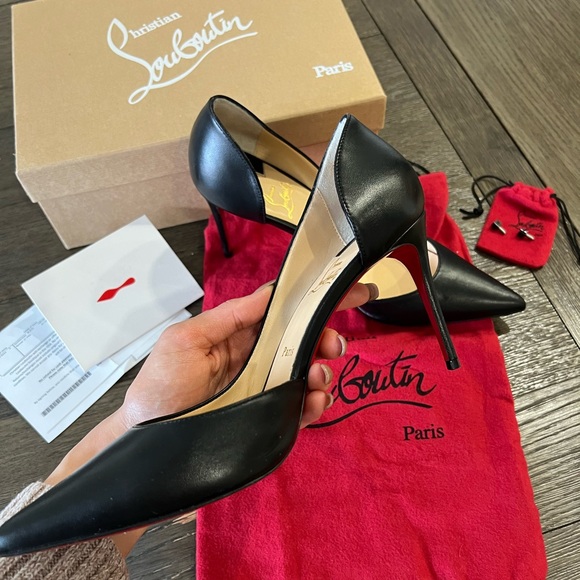 Description
•   Christian Louboutin Leather Pumps
•   Black
•   Pointed-Toes - Picture 3 of 10